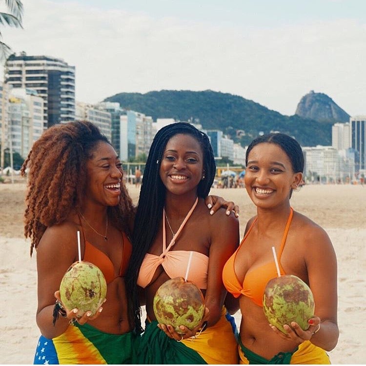 The 15 Best Black Travel Moments You Missed This Week: Sweet Kisses in South Africa
